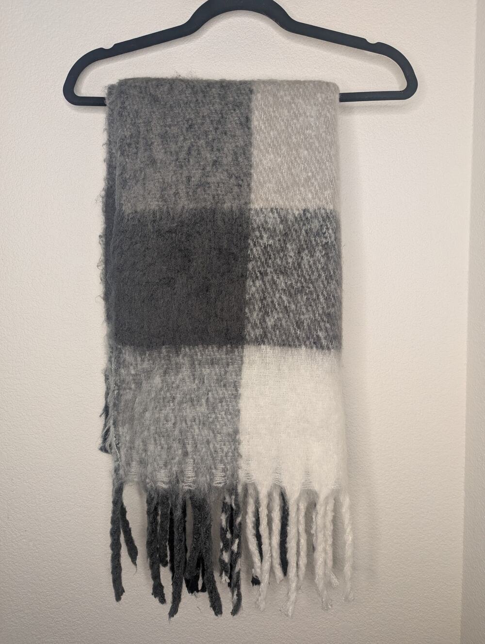 Steve Madden Unisex Chunky Checkered Scarf OS Soft Cottagecore Winter Tassels